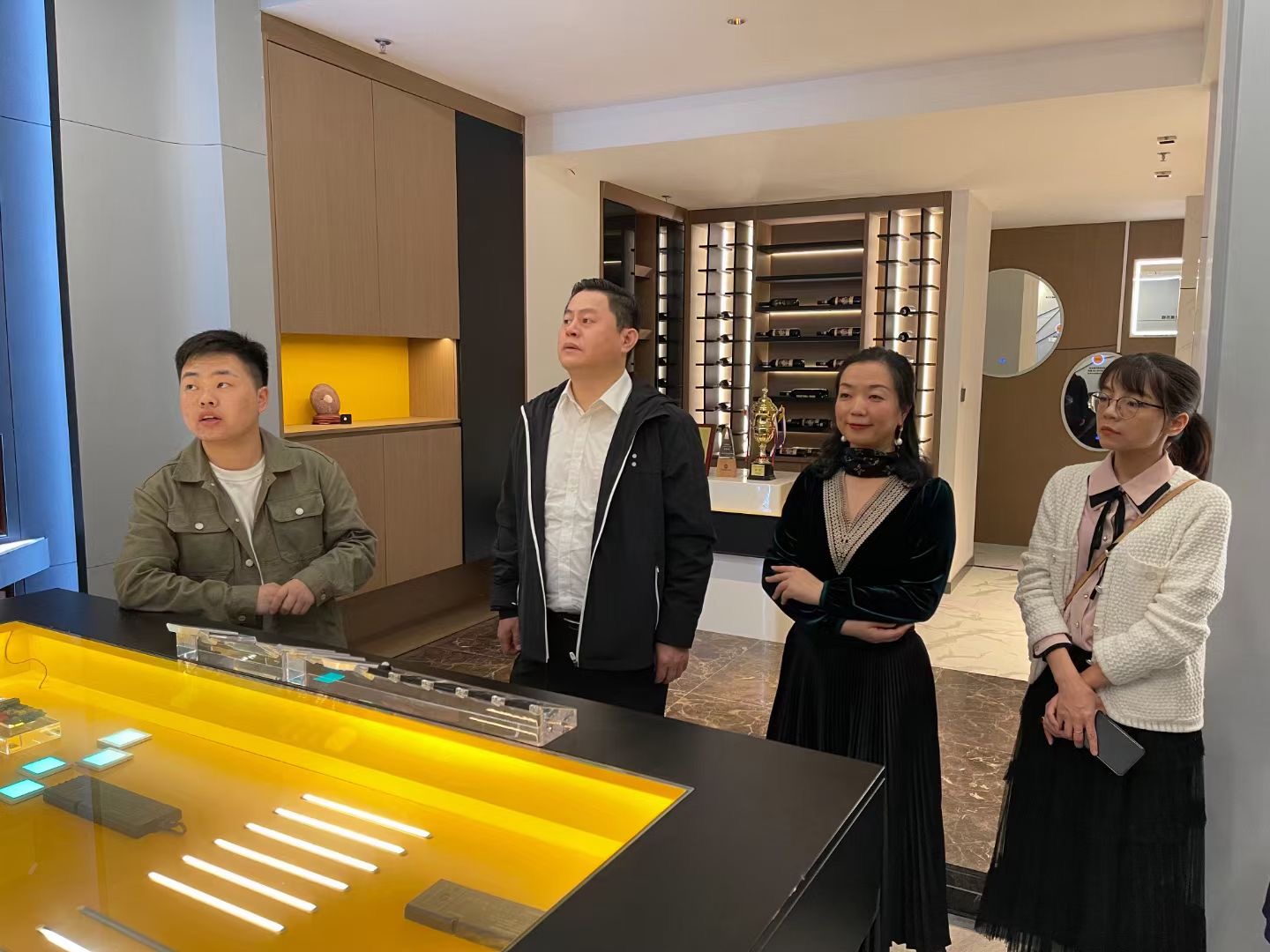 全國工商聯(lián)家具裝飾業(yè)商會(huì)執(zhí)行會(huì)長張傳喜一行蒞臨捷德韋爾